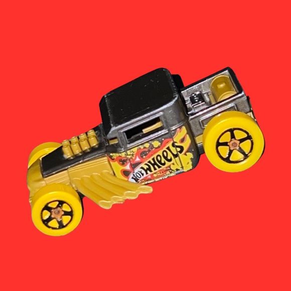 Hot Wheels Target 5 Pack Exclusive-  Bone Shaker Silver Yellow Wheels Car VHTF - Picture 1 of 3